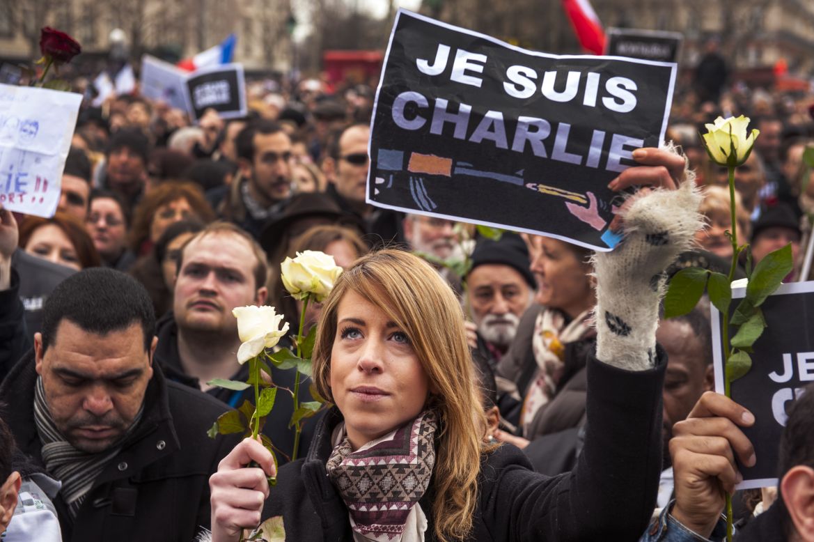 A woman holds up a sign that translates to "I am Charlie," honoring the journalists who were killed at the Paris office of the Charlie Hebdo magazine.