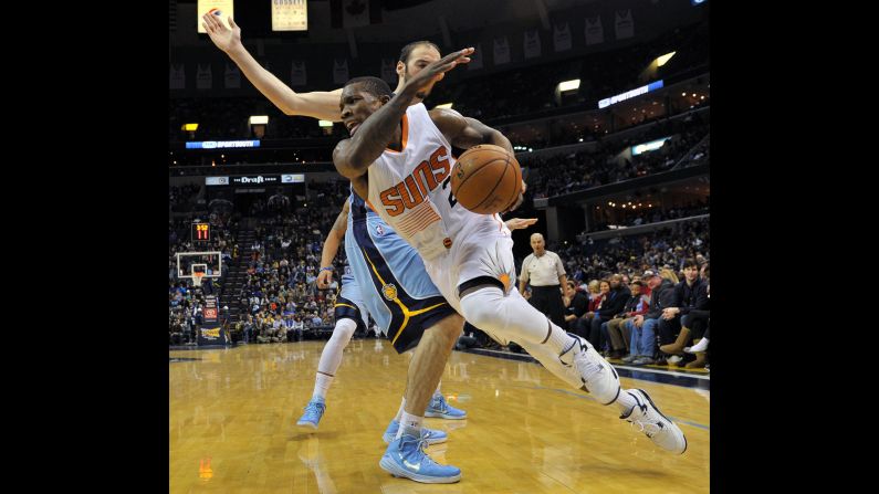 Phoenix Suns guard Eric Bledsoe drives around Memphis center Kosta Koufos during an NBA game played Sunday, January 11, in Memphis, Tennessee.