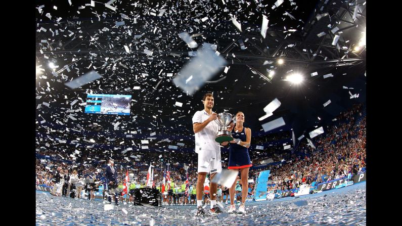 Polish tennis players Jerzy Janowicz and Agnieszka Radwanska pose with the Hopman Cup after defeating Americans Serena Williams and John Isner on Saturday, January 10. <a href="index.php?page=&url=http%3A%2F%2Fwww.cnn.com%2F2015%2F01%2F06%2Fsport%2Fgallery%2Fwhat-a-shot-0106%2Findex.html" target="_blank">See 28 amazing sports photos from last week</a>
