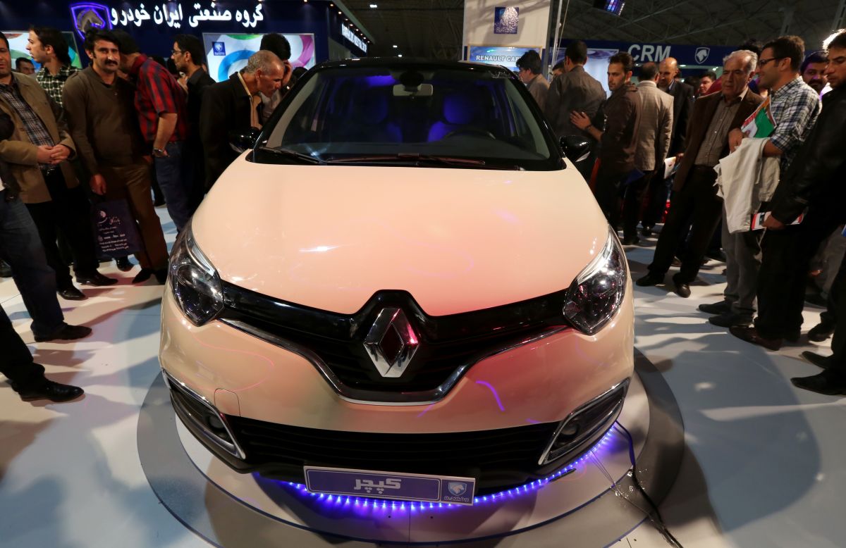 The Captur urban crossover, manufactured by Renault in collaboration with Iran's automaker Iran Khodro, during the International Car Exhibition in the northern city of Tabriz on October 14, 2014