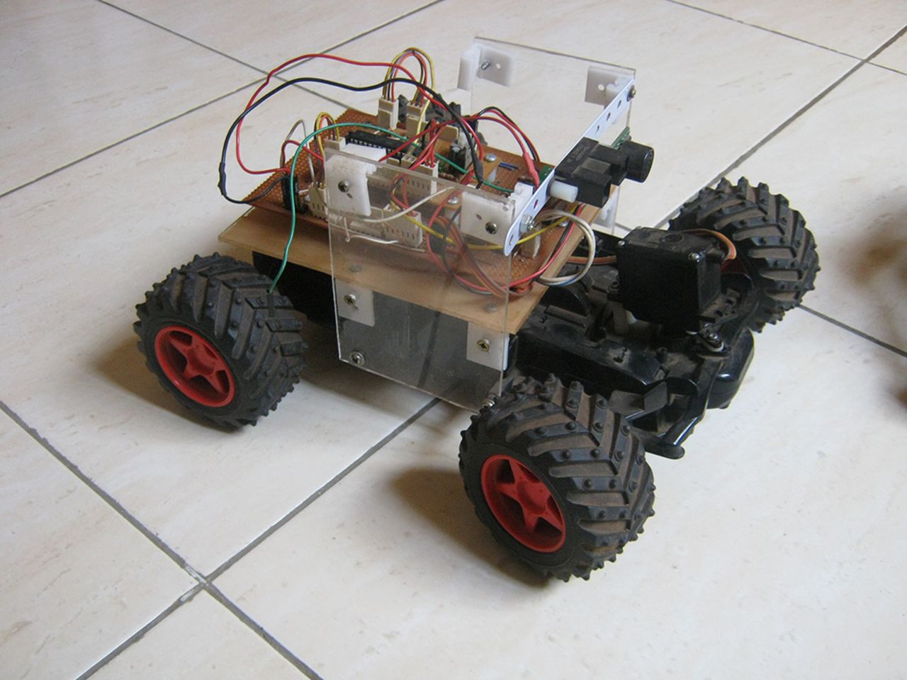The Rover Mark II is an exploratory vehicle. When Fundi Bots sessions are held in schools, demonstration models like this one are used to inspire students to create a robot.