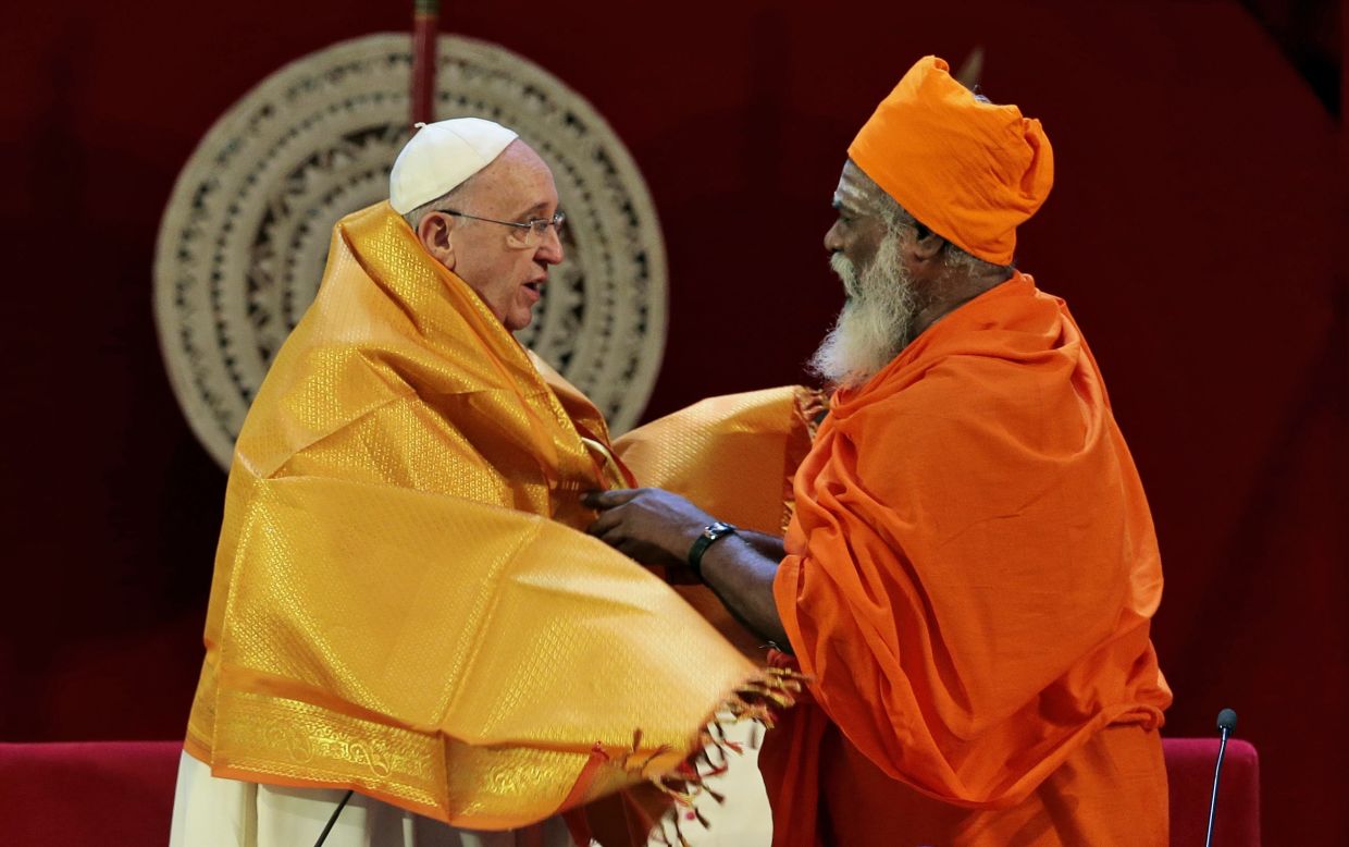 Hindu priest Kurakkal Somasundaram presents a shawl to Pope Francis during a meeting in Colombo on Tuesday, January 13.