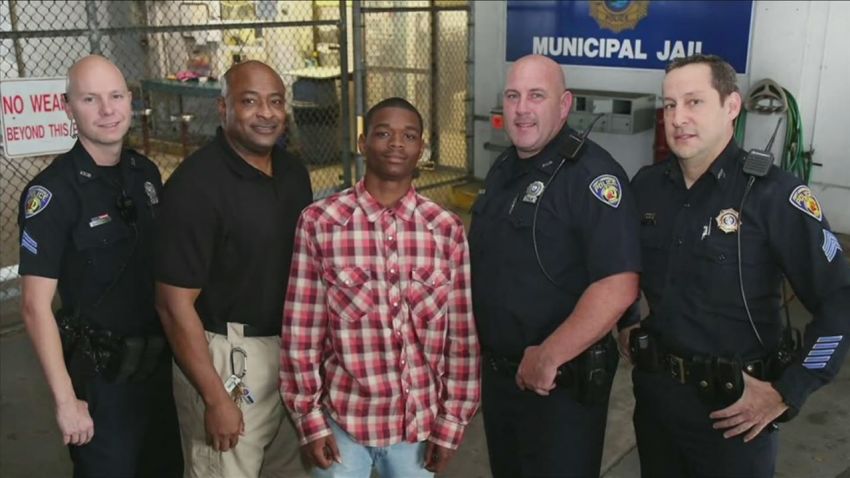 dnt handcuffed teen saves cop_00000000.jpg
