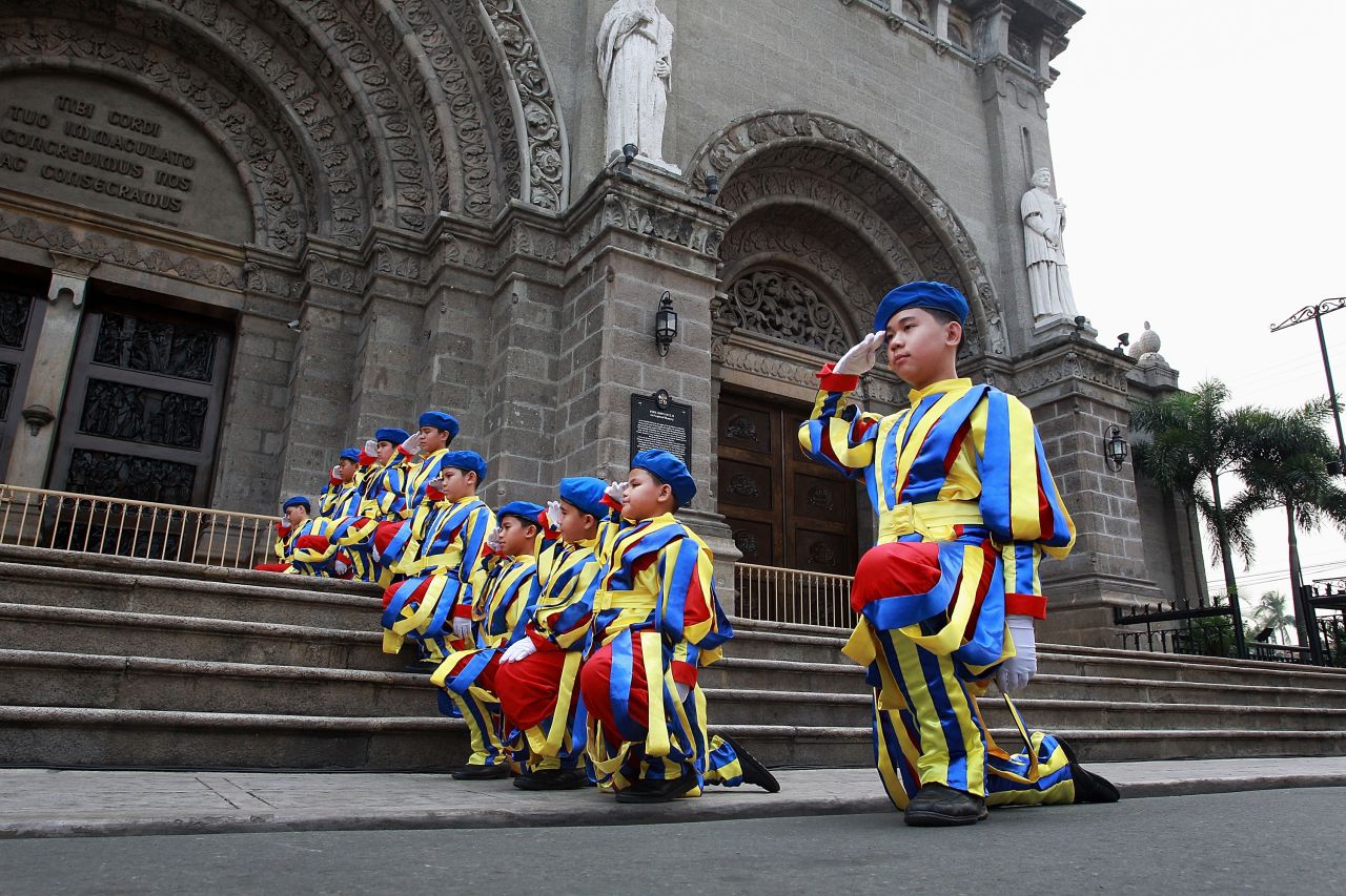 Young boys dressed as Swiss Guards rehearse at the steps of the Manila Cathedral ahead of the papal visit to the area on January 14. 