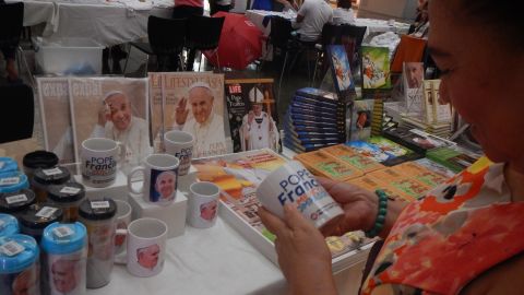 One shopper in Manila decides to remember the Pope's historic visit with a coffee mug.