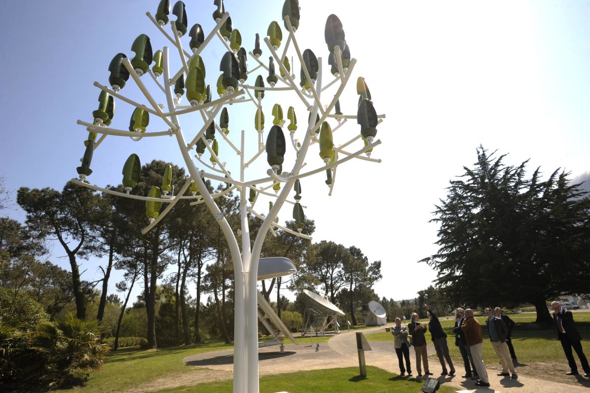 Un "árbol del viento" estará en exhibición en la Plaza de la Concordia, en París, entre el 12 de marzo y el 12 de mayo de 2015.