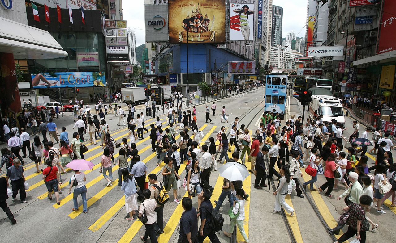 A los manifestantes de la democracia de Hong Kong se les elogió por realizar las protestas del año pasado de forma tranquila, amigable y segura. Los compradores de los domingos podrían ser un poco más agresivos.