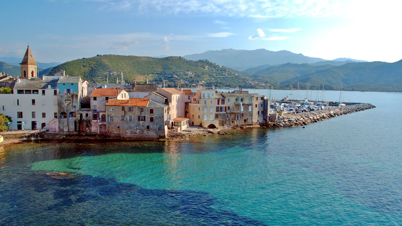 Along Corsica's quieter coast, your catamaran will sail to the fishing port of Centuri, renowned for lobsters and the palm-covered beach of Saleccia.