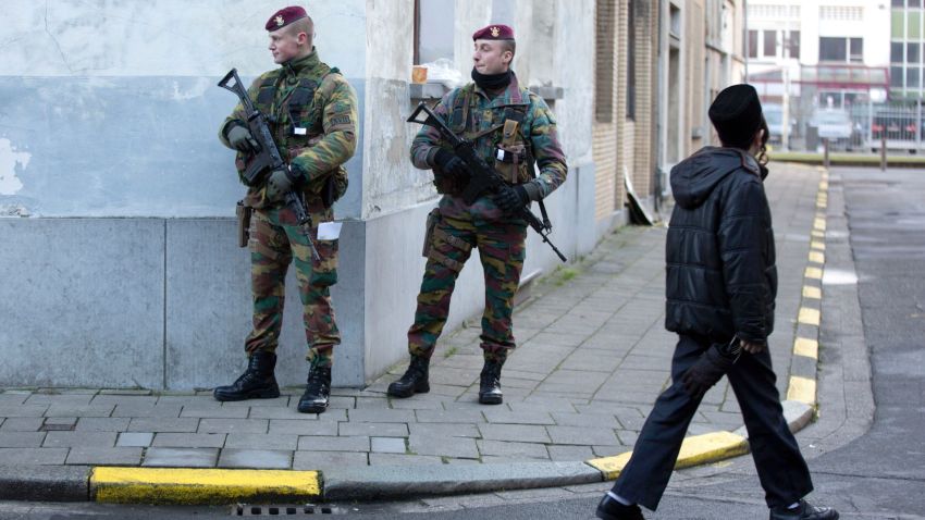 Belgian para-commandos patrol near a synagogue in the center of Antwerp, Belgium, on Saturday, Jan. 17, 2015. Security around Belgium has been stepped up after thirteen people were detained in Belgium in an anti-terror sweep following a firefight in Verviers, Belgium, in which two suspected terrorists were killed. (AP Photo/Virginia Mayo)
