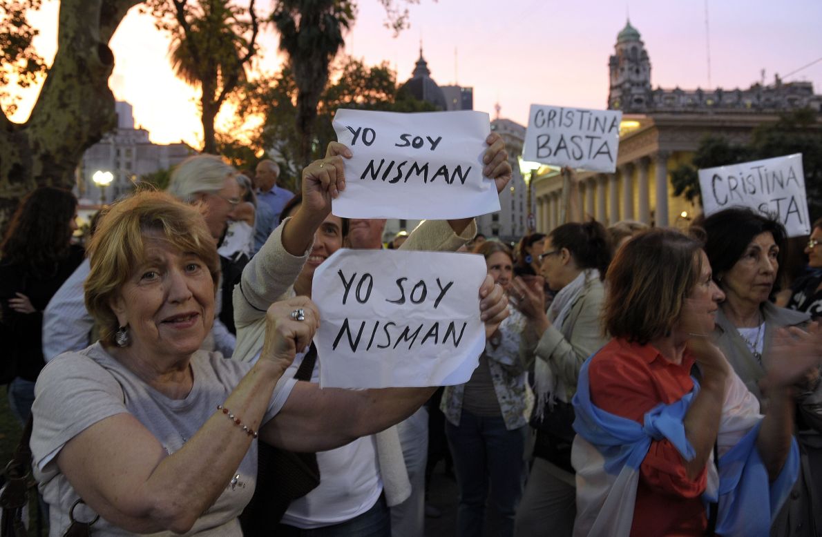 "Todos Somos Nisman" o "Yo Soy Nisman", son las consignas de aquellos que protestan por la muerte del fiscal. 