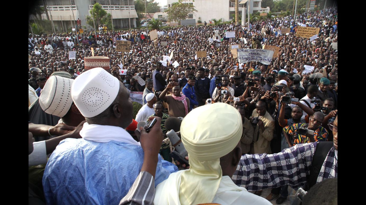 Thousands of people take to the streets of Bamako, Mali, on January 16.