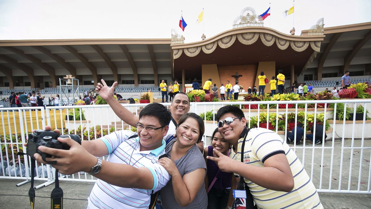 A family takes a selfie in Manila, Philippines, on Saturday, January 17, ahead of a Mass that would be officiated by Pope Francis.