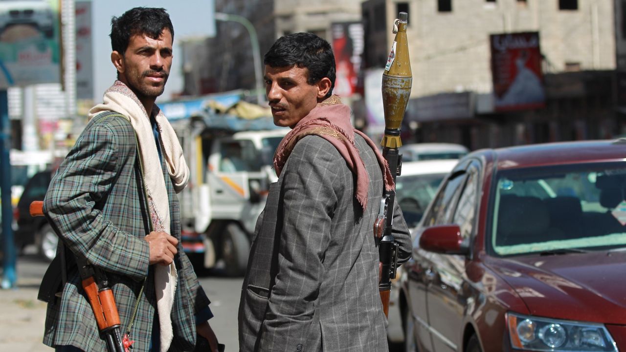 Members of the Shiite Huthi movement man a checkpoint near the presidential palace in the capital, Sanaa, on January 21, 2015 after they seized control of Yemen's presidential palace and attacked President Abdrabuh Mansur Hadi's  residence the previous day in what officials said was a bid to overthrow the government, drawing condemnation from the UN Security Council. The Huthis have abducted Hadi's chief of staff, Ahmed Awad bin Mubarak, a southerner, and have encircled the residence of Prime Minister Khalid Bahah since January 19, in a push to extract changes to a draft constitution opposed by the militia. AFP PHOTO / MOHAMMED HUWAIS        (Photo credit should read MOHAMMED HUWAIS/AFP/Getty Images)