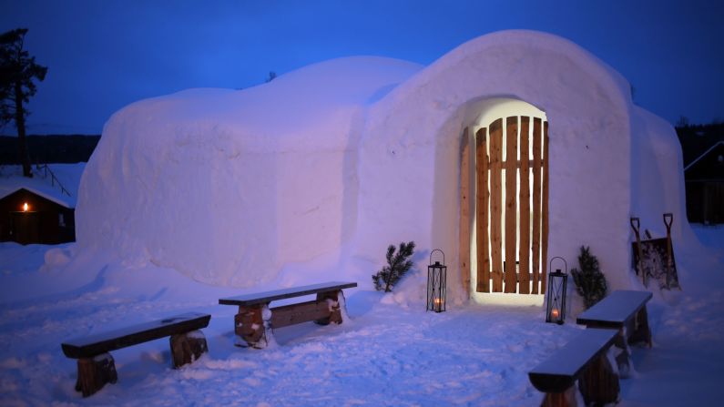 In <a href="index.php?page=&url=http%3A%2F%2Fwww.bruksvallarna.se%2F" target="_blank" target="_blank">Bruksvallarna</a>, an igloo constructed from four connected domes acts as a gallery for local artists, a wedding chapel and a hotel room.