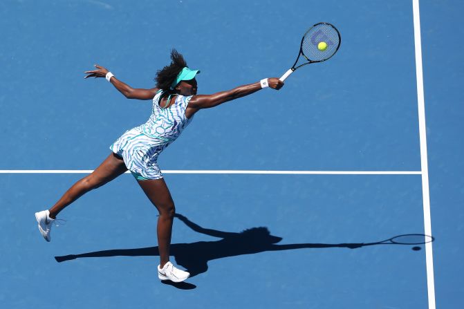 Williams' older sister, Venus, also advanced. She crushed fellow American Lauren Davis. Can Williams end her five-year quarterfinal drought at majors?