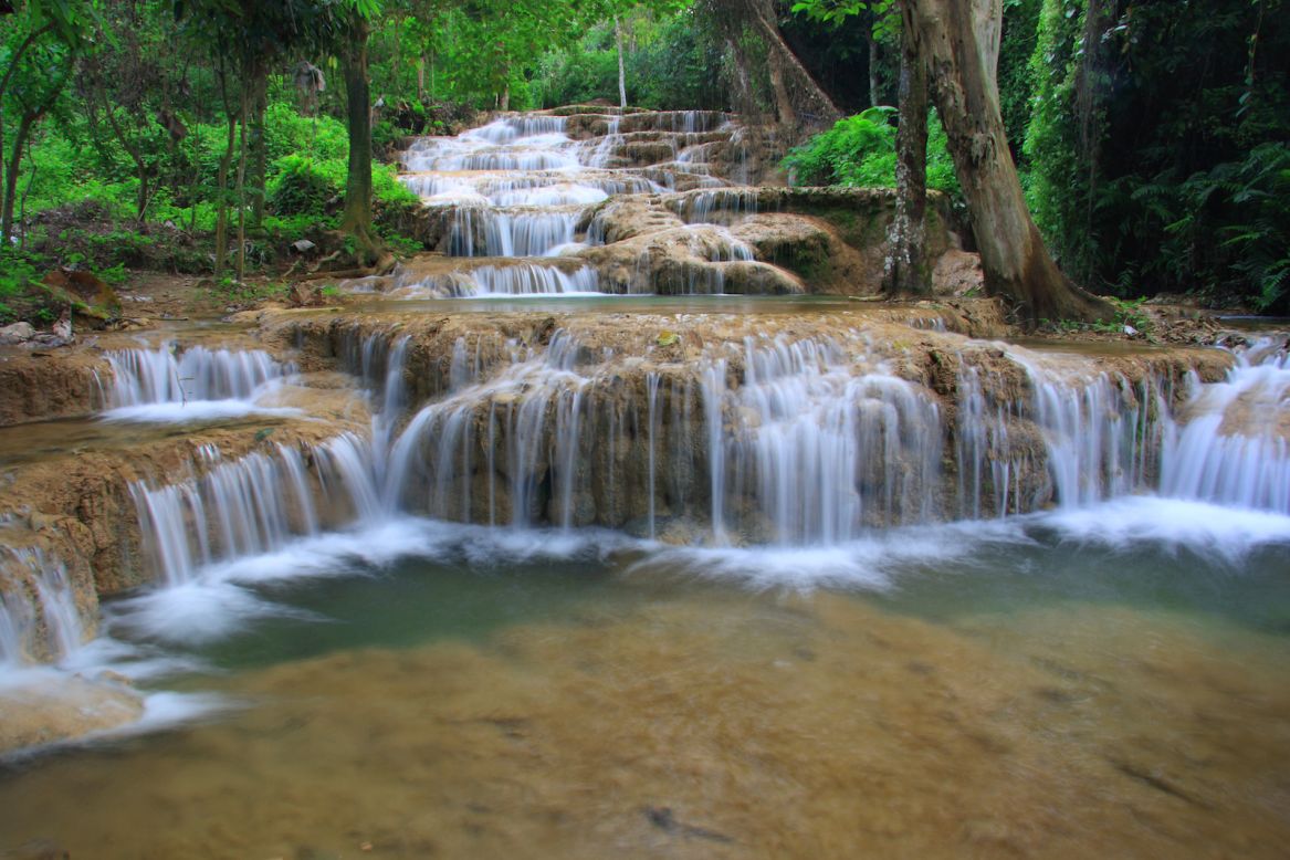 There are about a dozen waterfalls in the province of Lampang, such as the multi-tiered Mae Kae. Located in the provincial district of Ngao, it's about an hour from the main city of Lampang. 