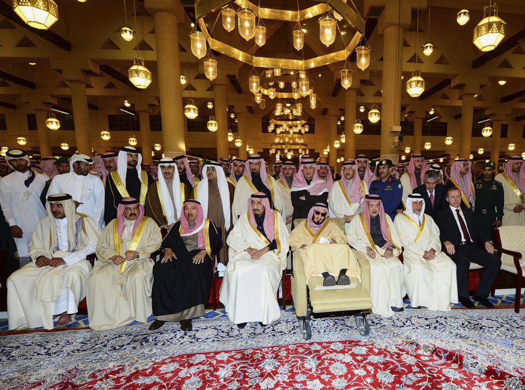 King Salman and other relatives of King Abdullah wait for his body at the mosque.