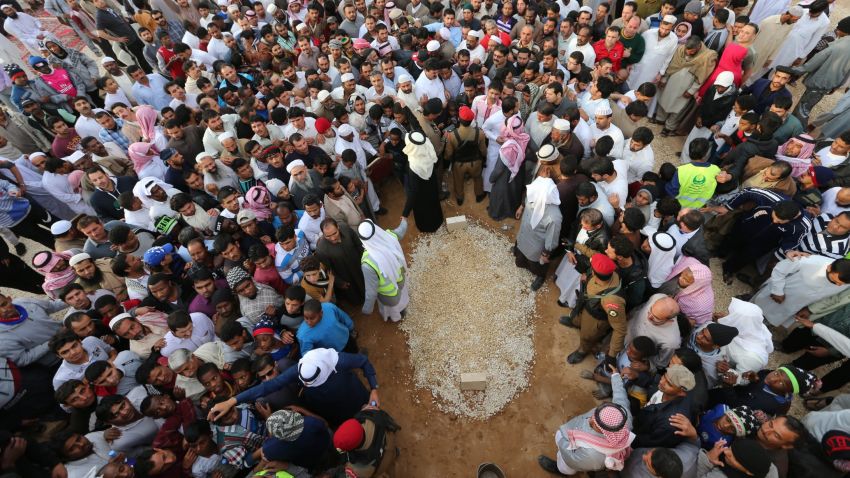 Mourners gather around the grave of Saudi Arabia's King Abdullah bin Abdulaziz al Saud at the Al-Oud cemetery in Riyadh on January 23, 2015. Thousands gathered in Riyadh to pay their respects to King Abdullah, a cautious reformer who succeeded in securing broader freedoms in the conservative kingdom but fell short in gaining greater independence for women. 