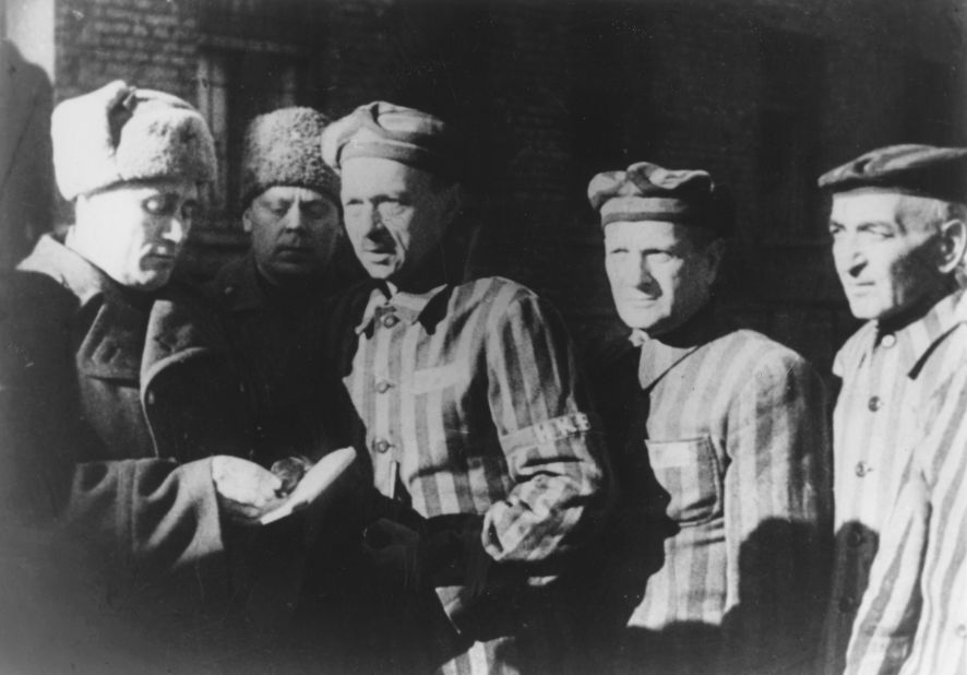 Three prisoners talk with Soviet soldiers who liberated them. 