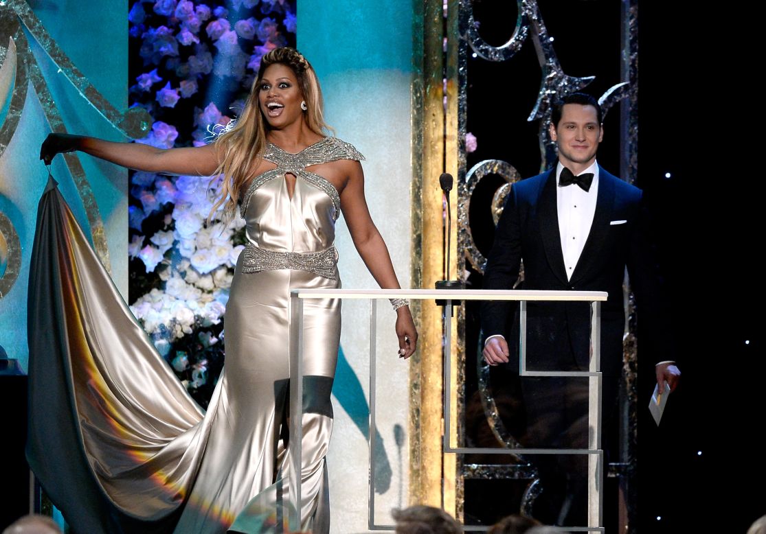 "Orange Is the New Black" co-stars Laverne Cox and Matt McGorry hit the stage to present an award.