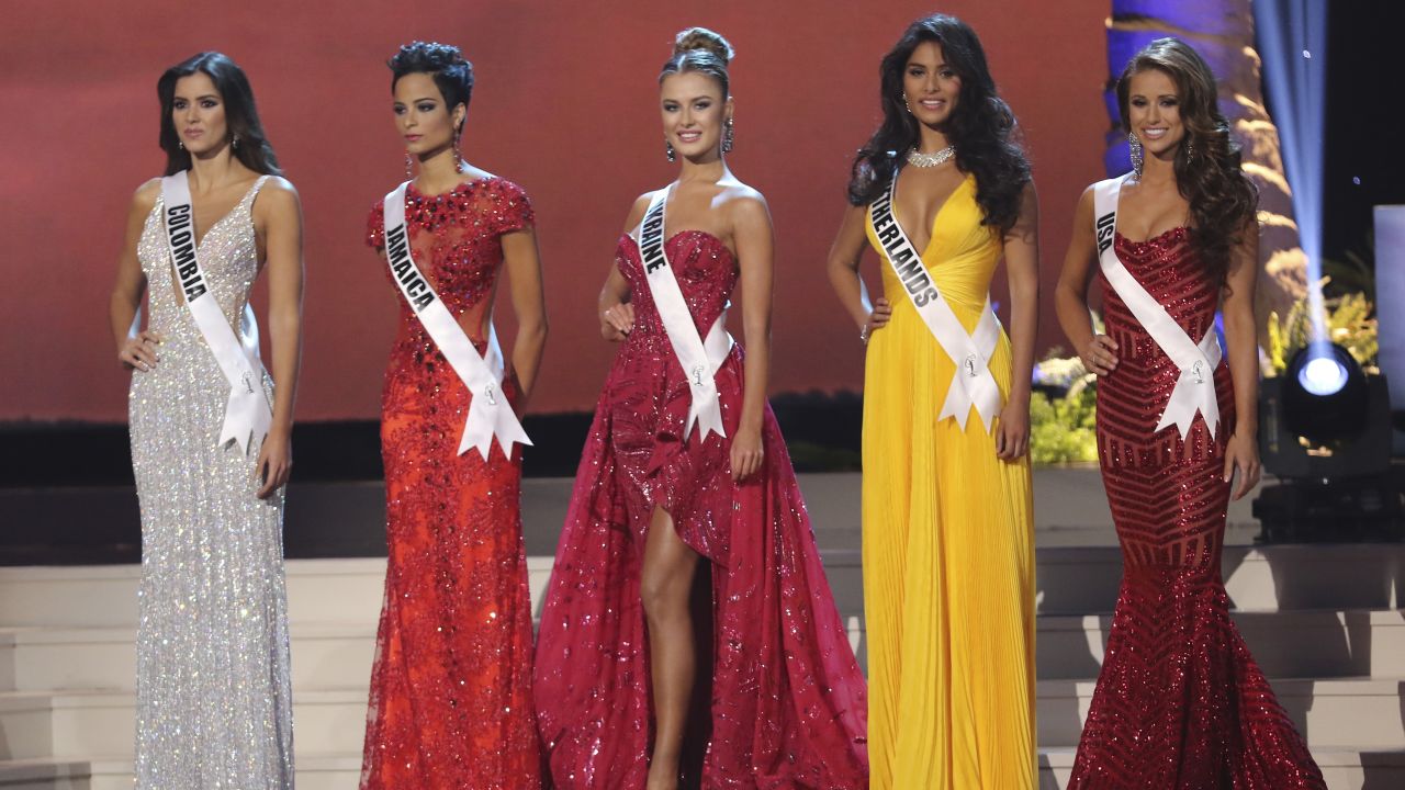 Las cinco finalistas del certamen fueron: la señorita Colombia, Paulina Vega; la señorita Jamaica, Kaci Fennell; la señorita Ucrania, Diana Harkusha; la señorita Países Bajos, Yasmin Verheijen, y la señorita Estados Unidos, Nia Sánchez. (Alexander Tamargo/Getty Images)