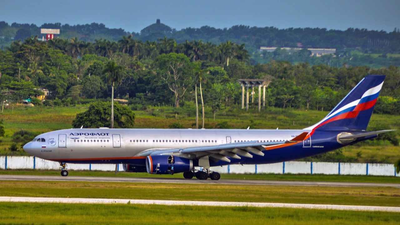Aeroflot ha ofrecido el servicio de Wi-Fi a bordo desde diciembre de 2012. La conexión está disponible en un poco más del 30% de los vuelos en aviones В777 y А330.
