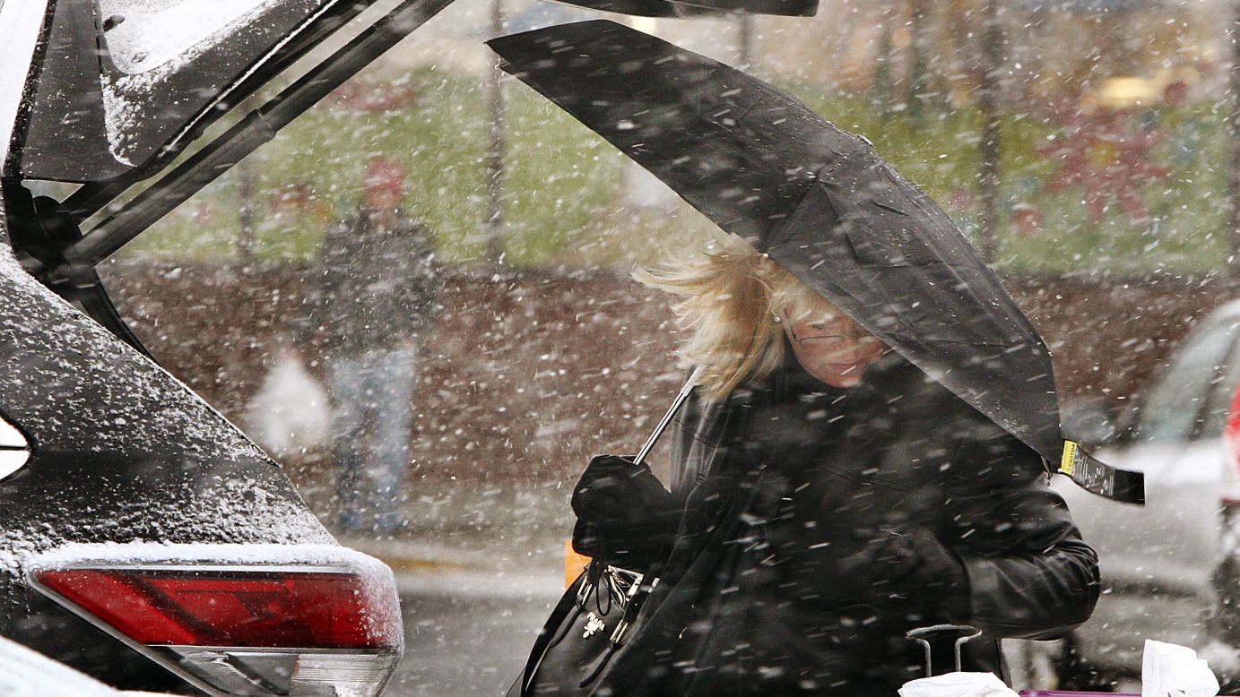 As the snow moves in, residents pick up some last-minute items at King's Highway Stop & Shop in New Bedford, Massachusetts, on January 26. 