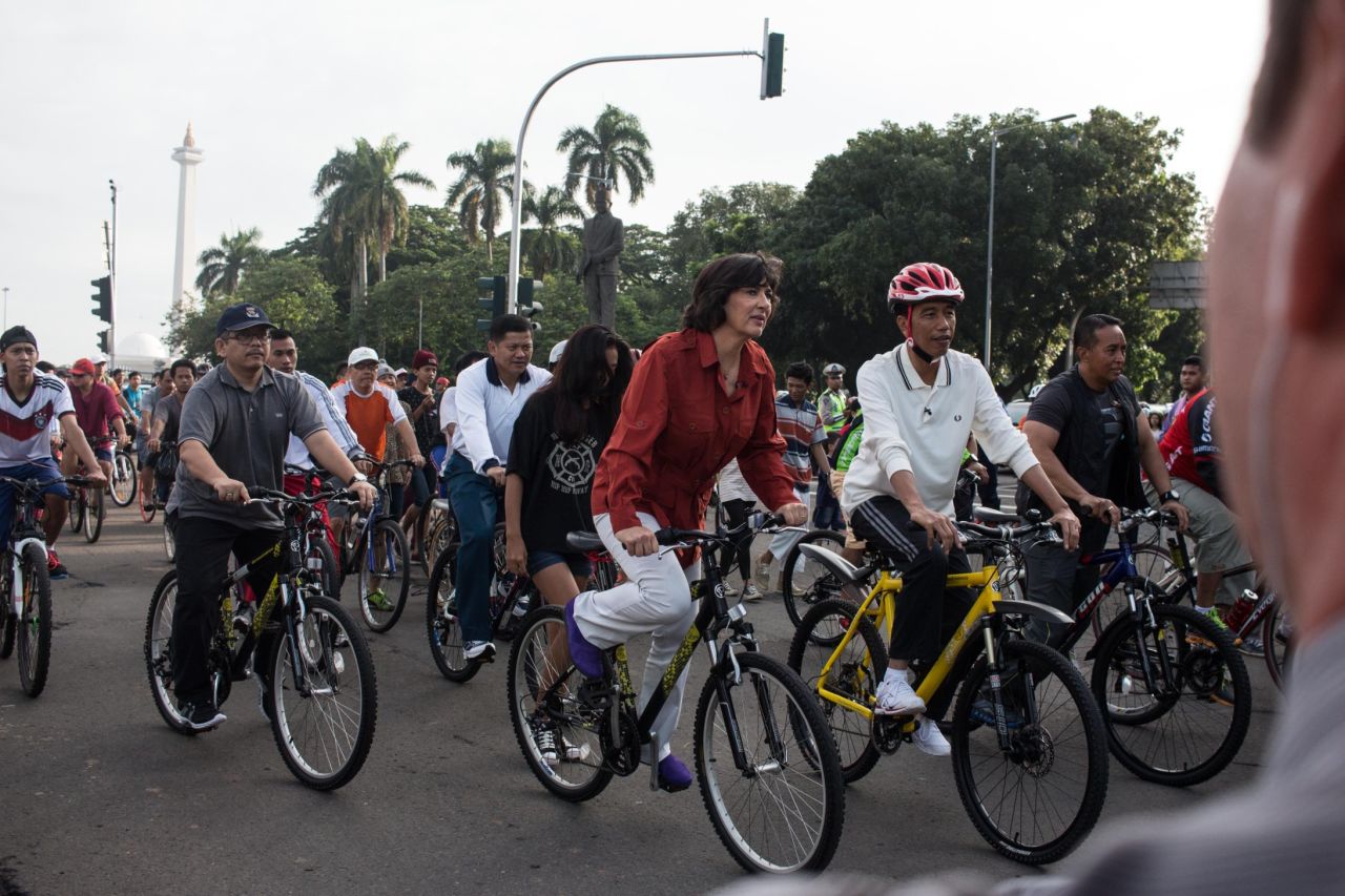 Jokowi, as he is universally known, goes out for a bike ride or other impromptu visits at least once a week.<br /><br />Here, he and Amanpour bike down a main Jakarta boulevard, which is closed off to cars every Sunday, allowing hordes of people to walk, run, and cycle free of the city's notorious traffic.