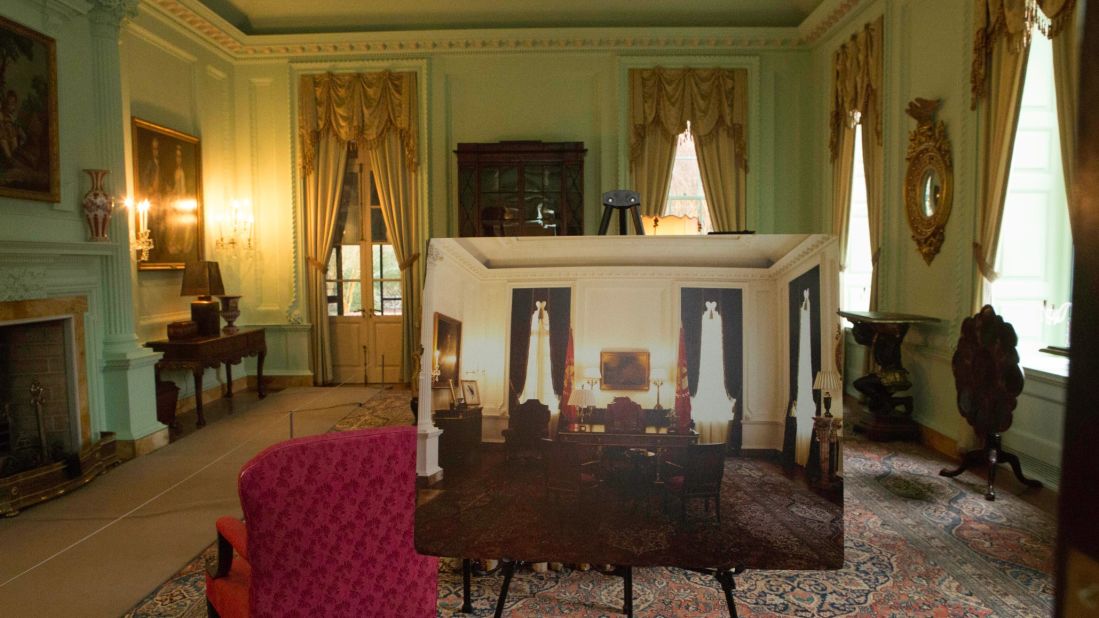How the interior of the mansion looks in the movie and in real life.