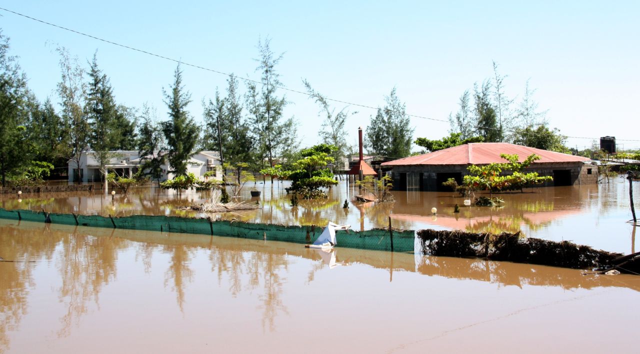 Floods hit communities in Mozambique in January 2015, leaving 117 people dead according to a Reuters report quoting Mozambique's Deputy Health Minister Mouzinho Saide. Most of the deaths occurred in in the central coastal region of Zambezia. This picture from 2013 shows how flooding hit Chokwe district.