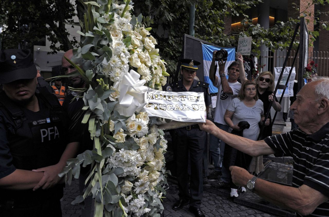 La ceremonia estuvo marcada por un severo operativo de seguridad y los reclamos de justicia.