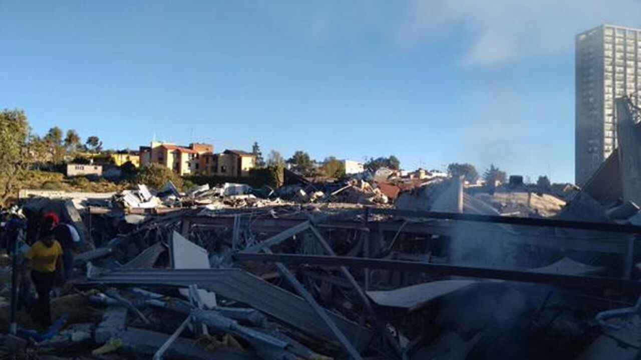 La explosión ocurrió cuando una pipa abastecía de gas durante la mañana de este jueves.