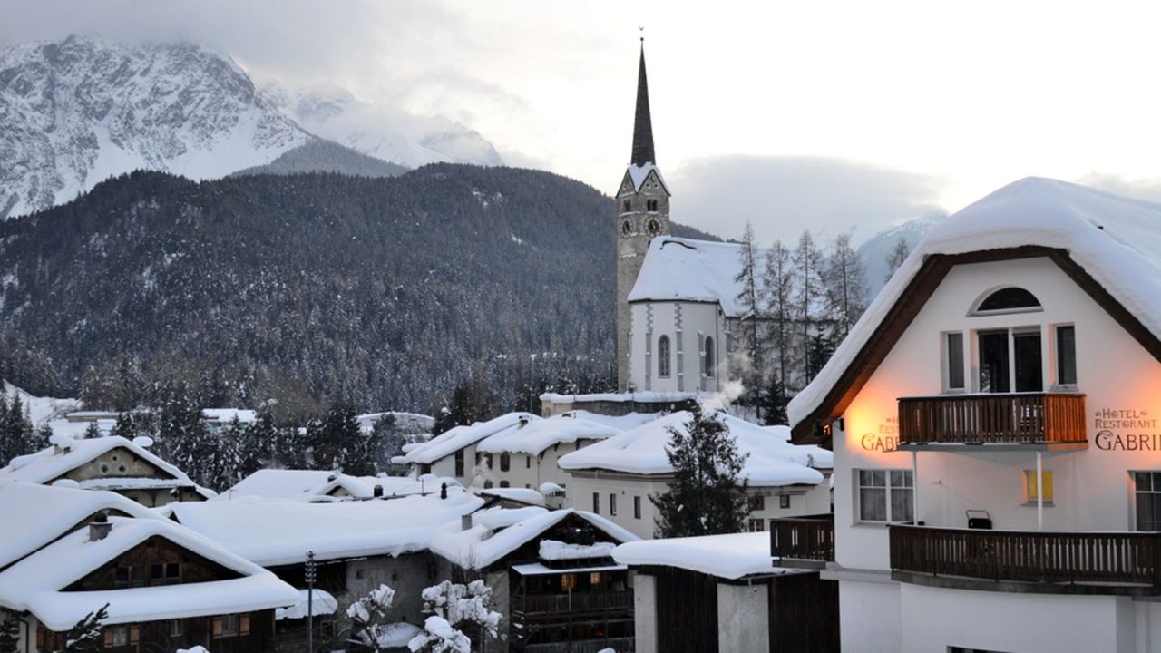 The village of Scuol barely sees any sunshine in winter. The HomStrom festival marks the day when the sun no longer hides behind nearby mountains.
