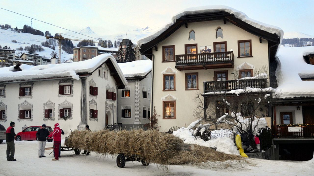 Once complete, the Hom Strom is transported to a barren plot of land on the outskirts of Scuol.
