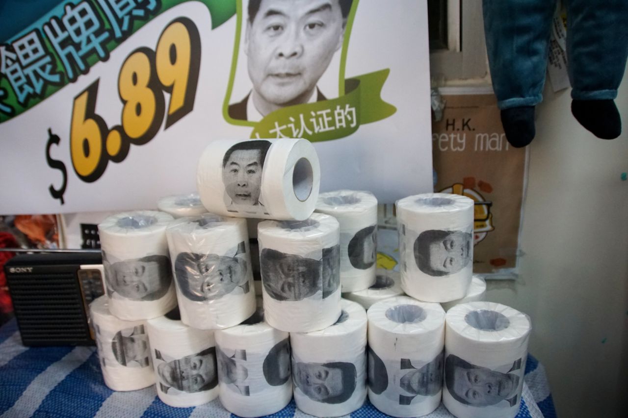 Owner Stephen Thompson says he had 1,000 rolls of toilet paper printed in China with Hong Kong Chief Executive CY Leung's face.