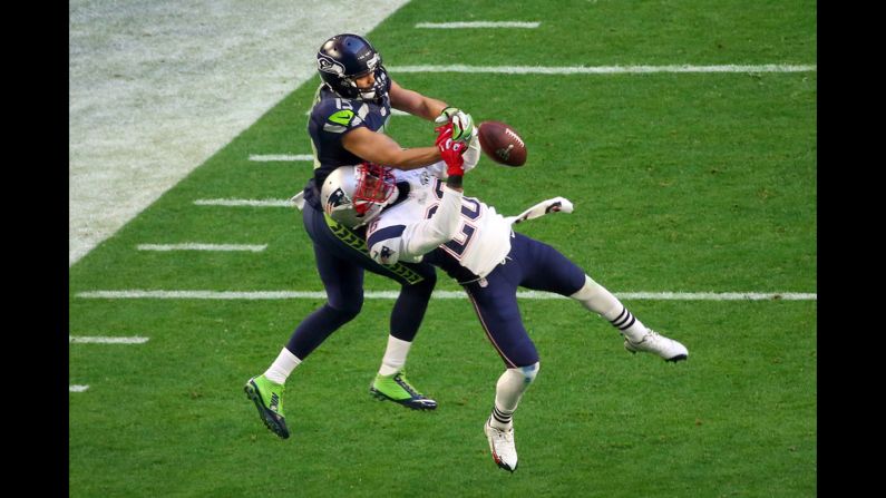 New England cornerback Logan Ryan, right, defends a pass intended for Kearse during the second quarter.