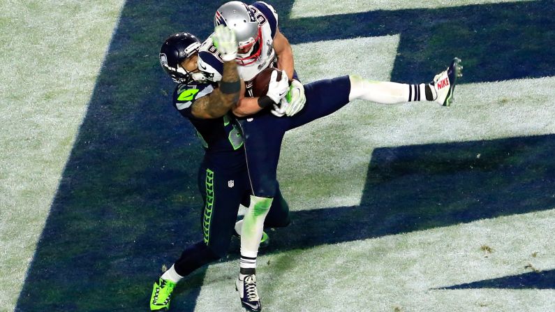 Danny Amendola catches a touchdown pass in the fourth quarter to cut into a 10-point Seattle lead. The Seahawks led 24-14 in the fourth quarter.
