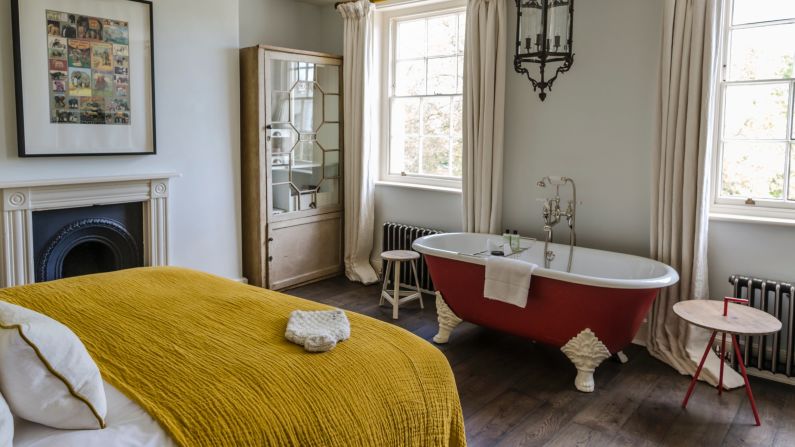 Once a popular spa getaway for well-heeled Londoners, Cheltenham fell out of favor with the rise of its trendier neighbors Daylesford and Chipping Norton. But with the opening of <a href="http://www.no38thepark.com" target="_blank" target="_blank">No. 38 The Park</a>, the historic town in the northern Cotswolds is back in the spotlight. 