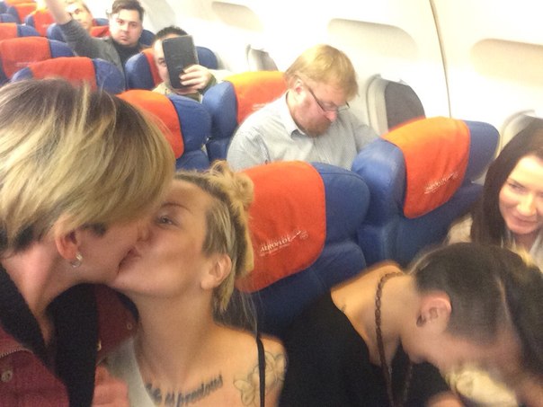 Russian lesbians take selfie with anti-gay lawmaker