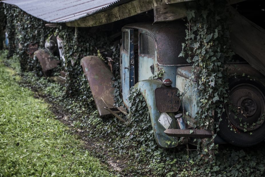 He had hoped to set up his own motor museum, but abandoned the plans after his business collapsed