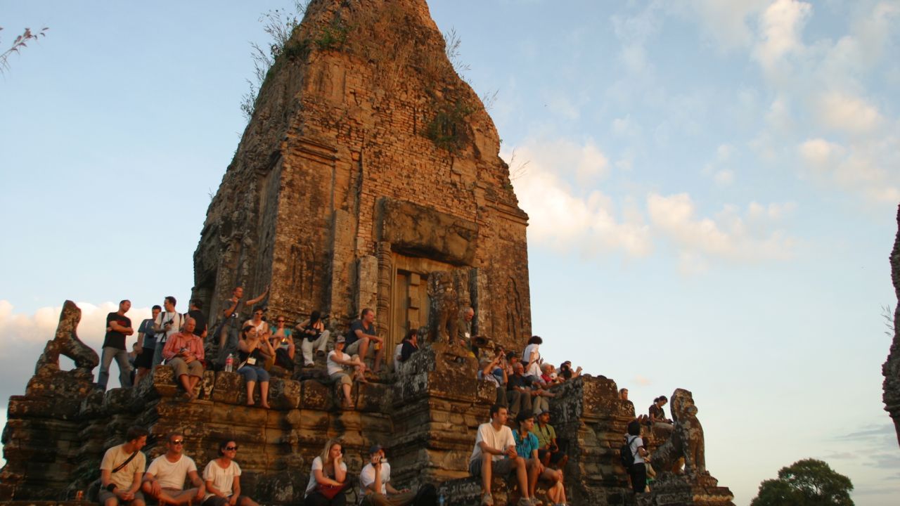 Website Angkorsunsets.com offers alternative viewing destinations. 