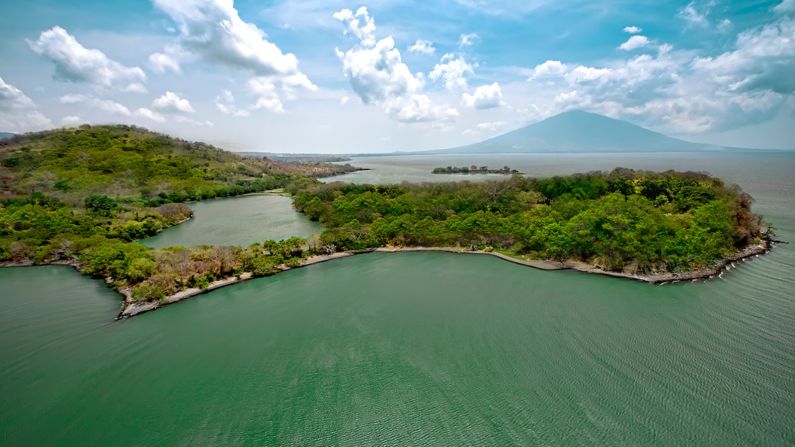 A group of 365 islets close to the city of Granada called Las Islets is home to a community of 1,200 people. Lake Nicaragua's freshwater is home to species such as bull sharks and largetooth sawfish. 