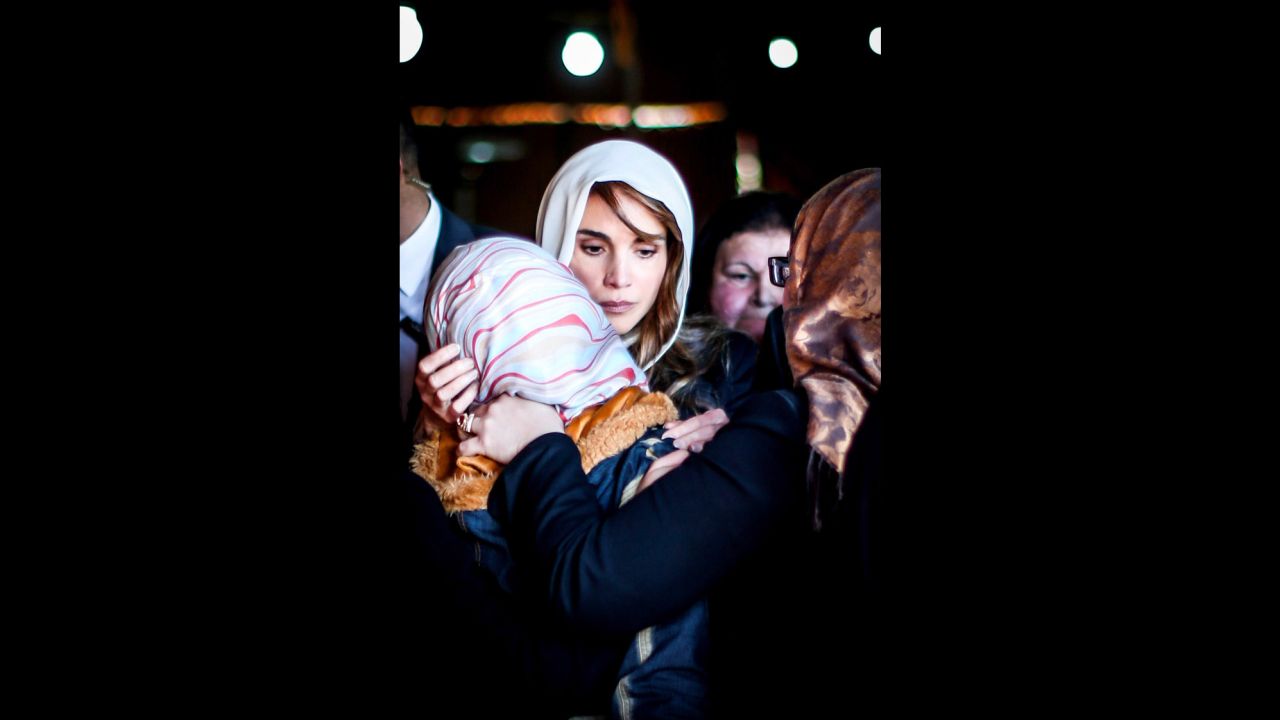 Queen Rania of Jordan consoles Anwar Al Tarawneh, the wife of the Jordanian pilot Moath al-Kasasbeh, who was burned to death by ISIS.