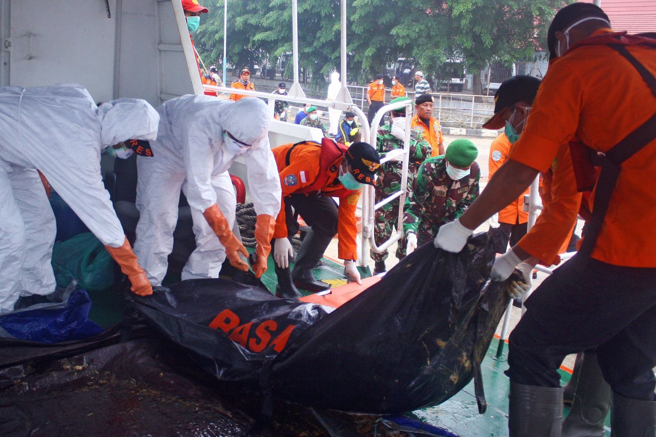 Indonesian search and rescue personnel unload recovered bodies at the Kumai seaport on Sunday, February 8.