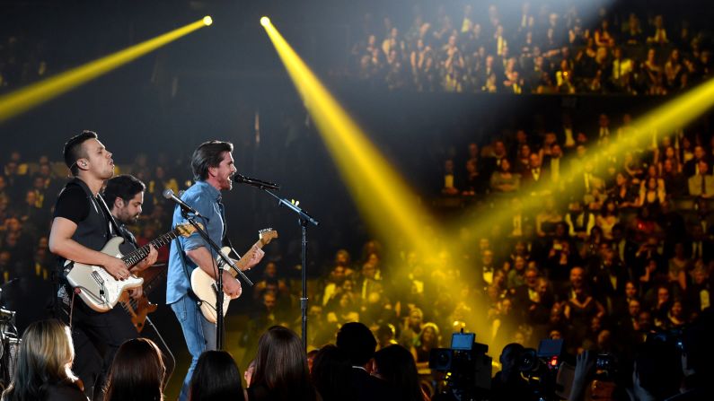 Colombian rocker Juanes performs his new song "Juntos (Together)."