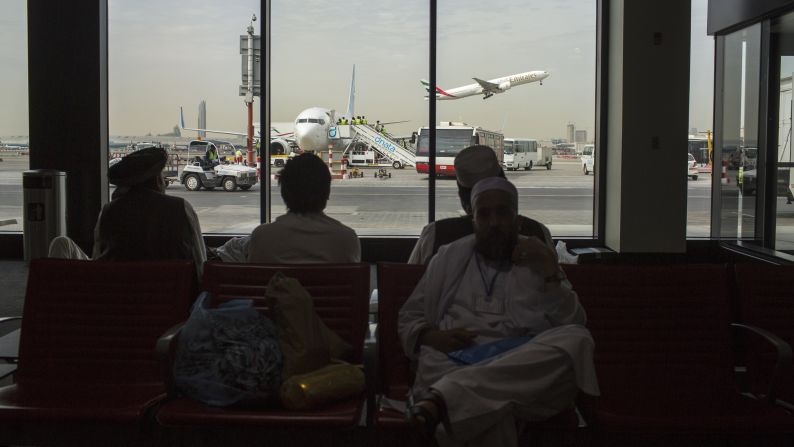 6. El Aeropuerto Internacional de Dubái subió una posición con más de 70 millones de pasajeros y ocupó el sexto lugar.