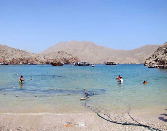 The fjords in Oman remain warm year round, with average winter temperatures of about 23 C (73 F). 