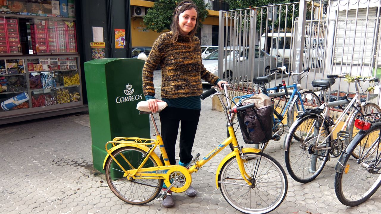 La doctora Paloma Rodriguez, de 32 años, dice que monta bicicleta para darles ejemplos a sus pacientes.