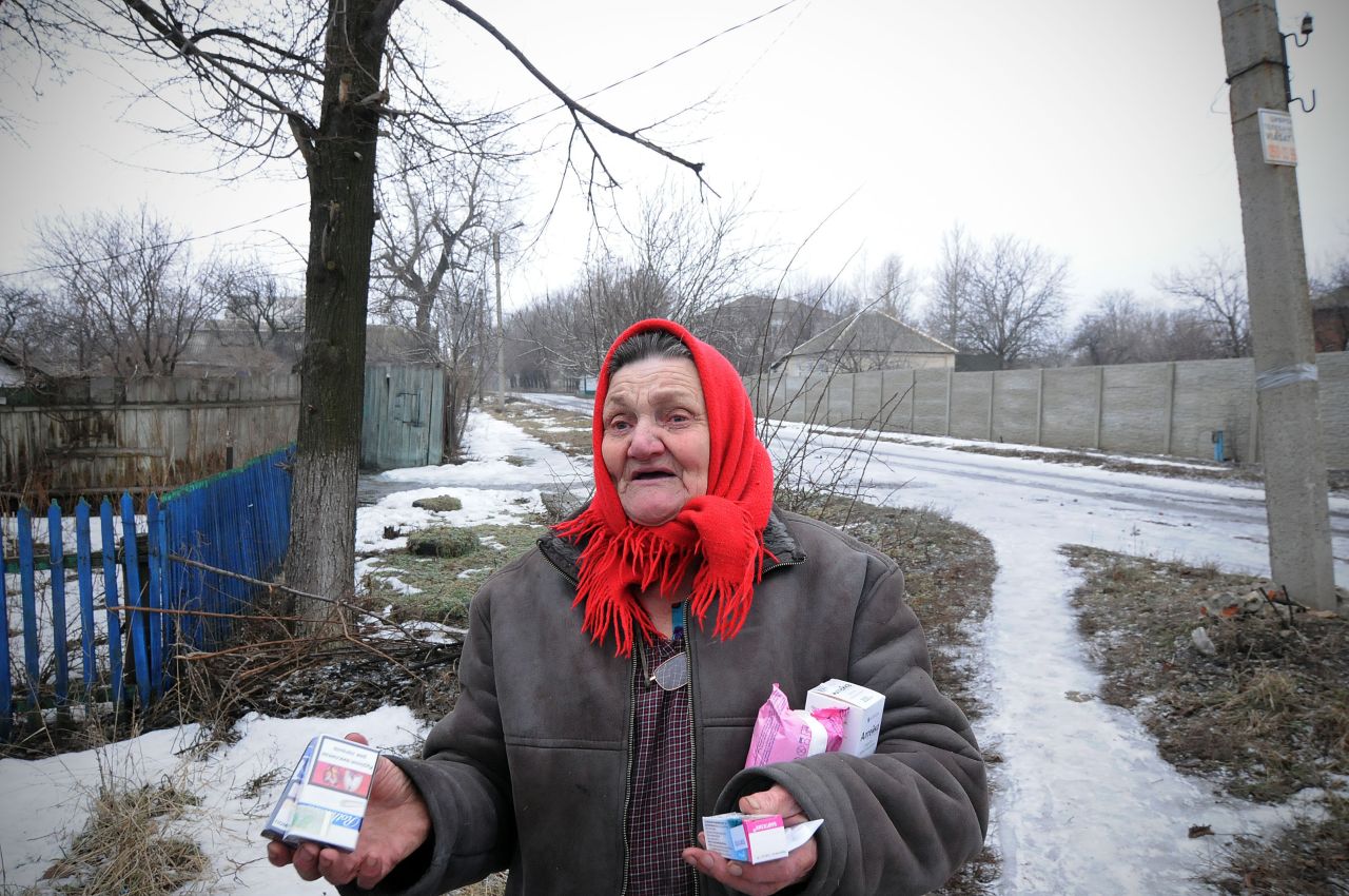 An elderly woman received medications from volunteers who go around the town providing supplies to the 3,000 remaining Debaltseve civilians in the area. Some seniors are so old they remember the horrors of World War II, such as a woman who stayed inside her apartment for two weeks, simply lying on her bed. 