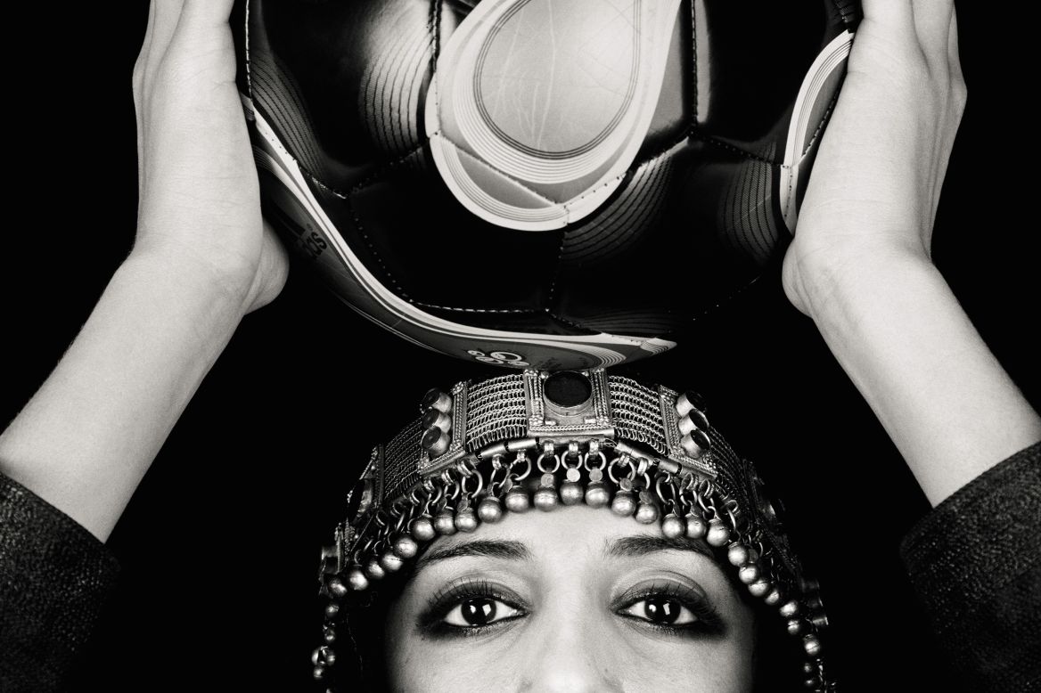 Football art can also provide comment on sociological issues. Manal Al Dowayan's "The Choice IV" shows a Saudi woman holding a football and reflects the limits placed on women by religion and tradition.